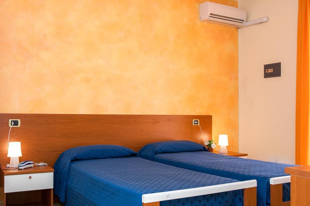 Megaron Hotel Pozzallo Værelse billede